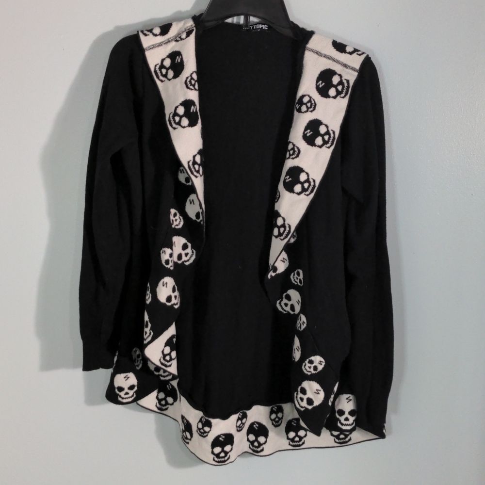 MEDIUM Hot Topic Skull Cardigan